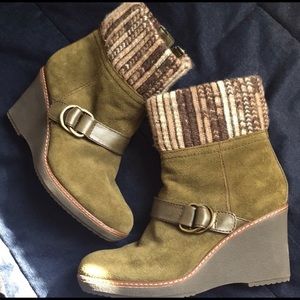 Women’s EUC Naturalizer wedge boots sz. 9